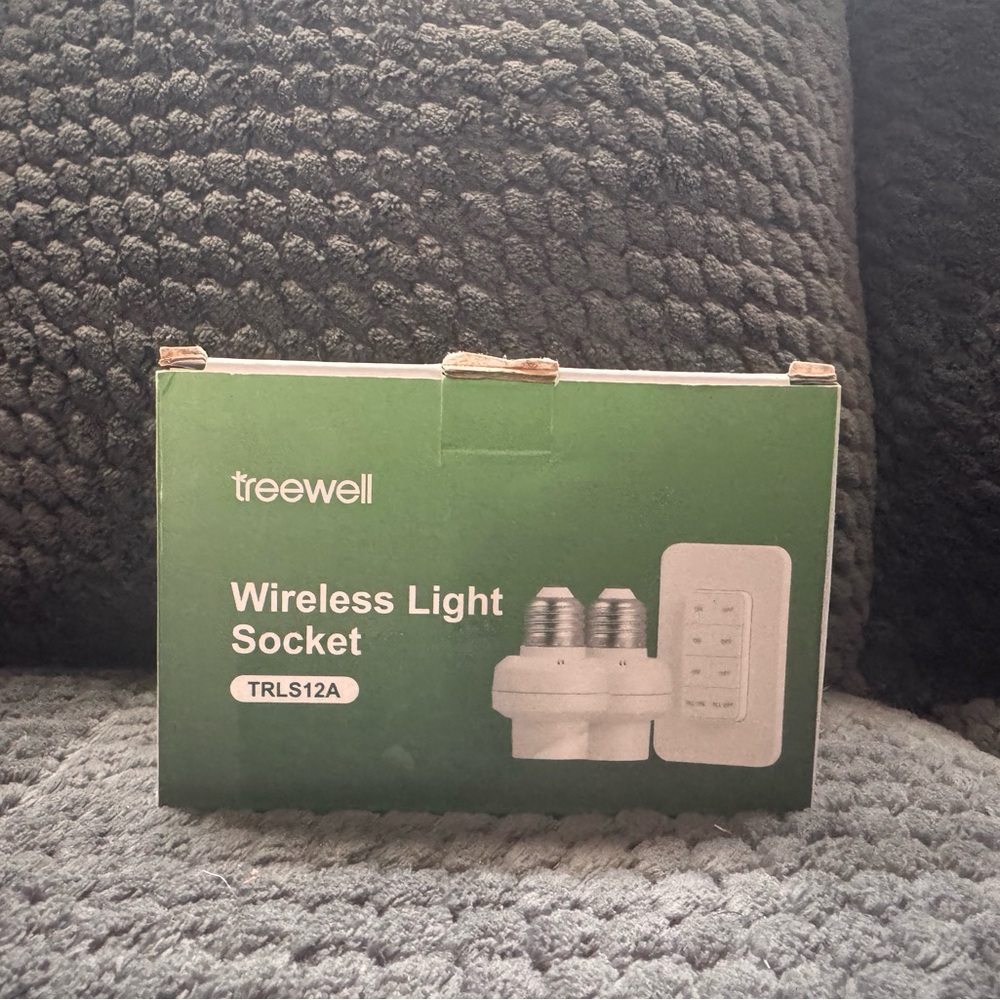 Wireless Light Socket Adapter - White